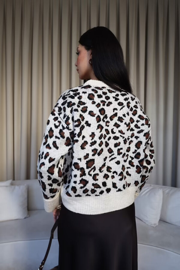 Leopard-patterned-Knitted-Sweate